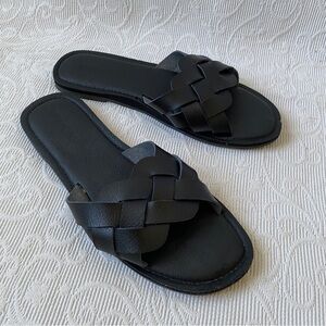 Cushionaire “Millie” black woven sandals. Size 10